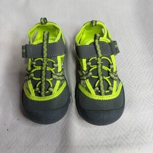 OshKosh B'gosh Gray and Neon Yellow Kids water shoes beach shoes unisex 12